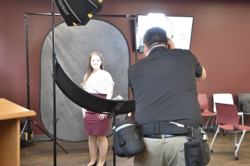 Cole Kresch '16 takes a student's professional headshot during a recent Career Intensive Boot Camp